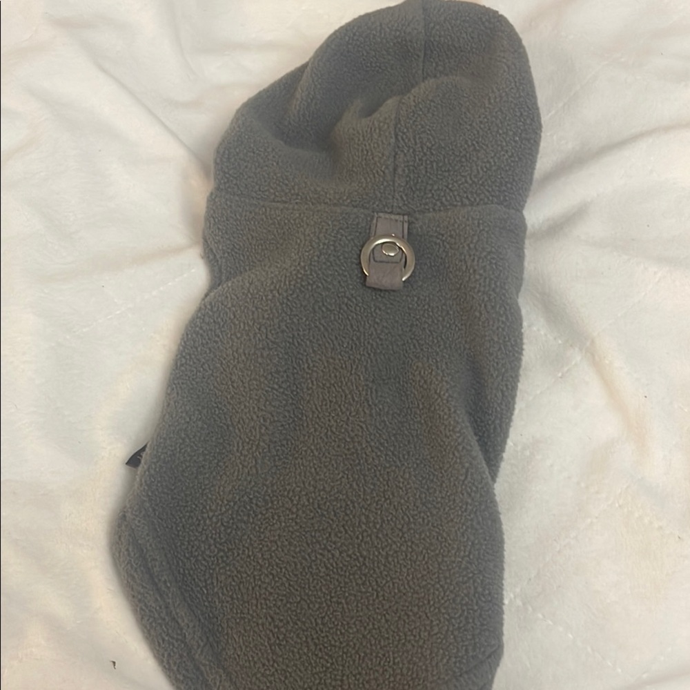 ITEM NEW WITHOUT TAGS. Smaller Gray Fleece Dog Jacket